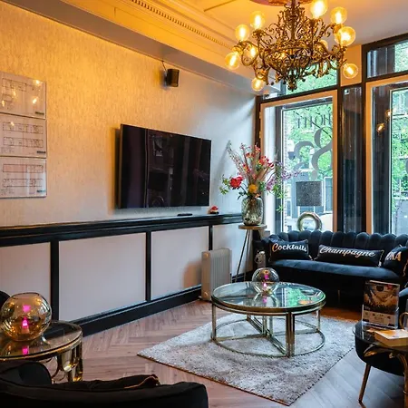 Hotel 83-2